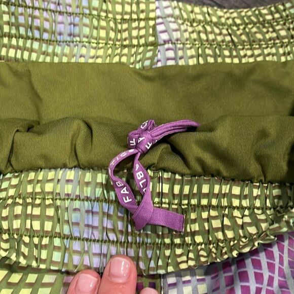 Fabletics NWOT Vibrant Women's Shorts - M - Picture 8 of 13